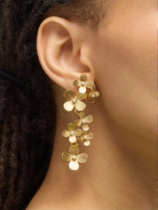 European and American Fashion Trends 2024r Fashion Trends Famous Designers Same Metal Flower S9025 Silver Needle Earrings